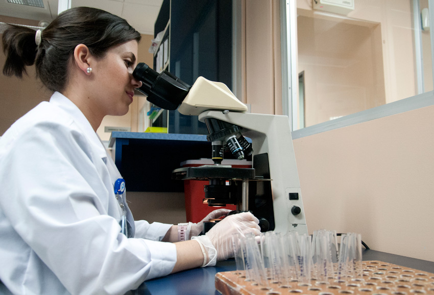 El Laboratorio Clínico de la UCR tiene otro de los programas más grandes en la FundaciónUCR, con la venta de servicios de laboratorio al Instituto Nacional de Seguros (Foto: Laura Rodríguez Rodríguez / ODI / UCR).